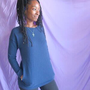 Vince. long sleeve draped back top with pockets in navy blue size XS.